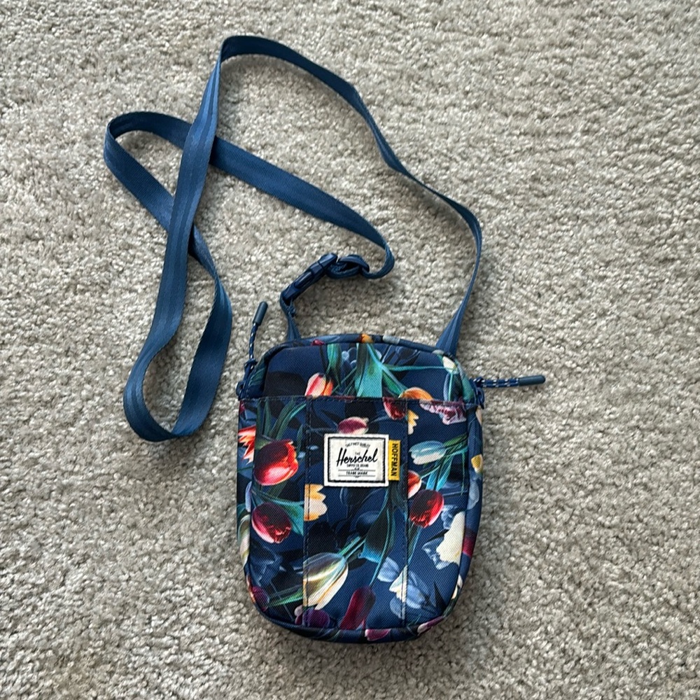 Herschel cross body